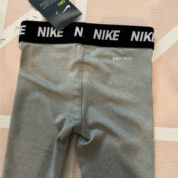 BNWT Nike Dri Fit Leggings for toddlers in Grey - Picture 3 of 3
